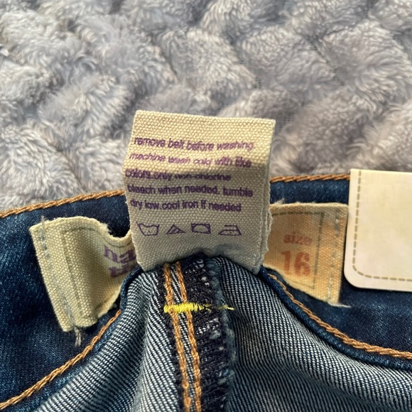 Classic Indigo Cropped Jeans - Picture 7 of 7